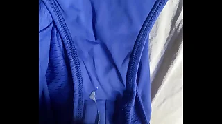 Uma gozada no biquíni antes de ela vender